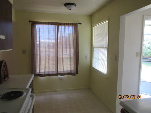 1678 Dowell Road Grants Pass, OR 97527 - Photo 12 of 22 IMG_1273