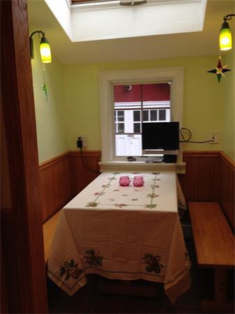 32 Boulevard Road Wellesley, MA 02481 - Photo 13 of 26 Gallery Image 13