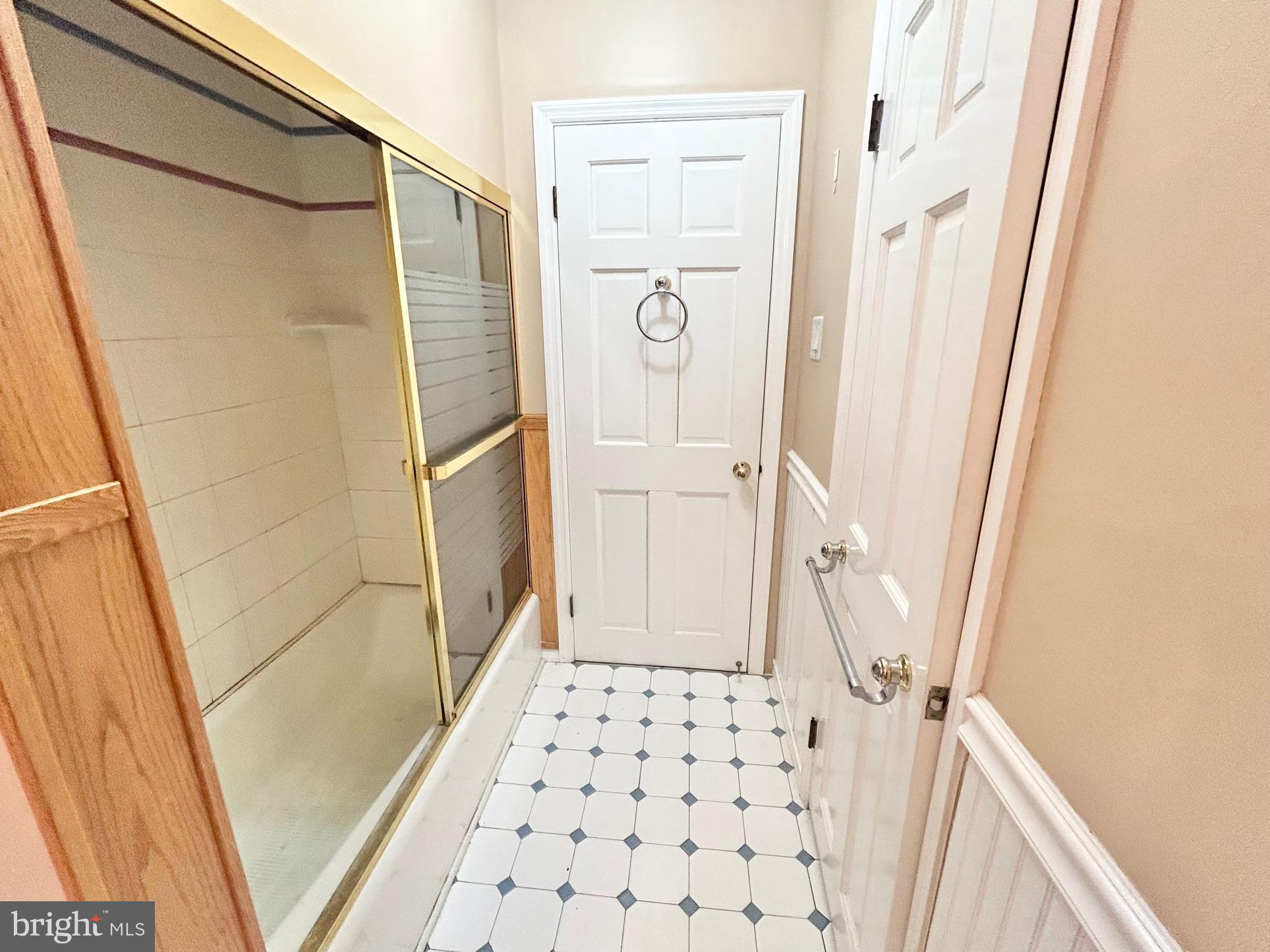 275 Mill Road Burlington, NJ 08016 - Photo 13 of 41 Bathroom