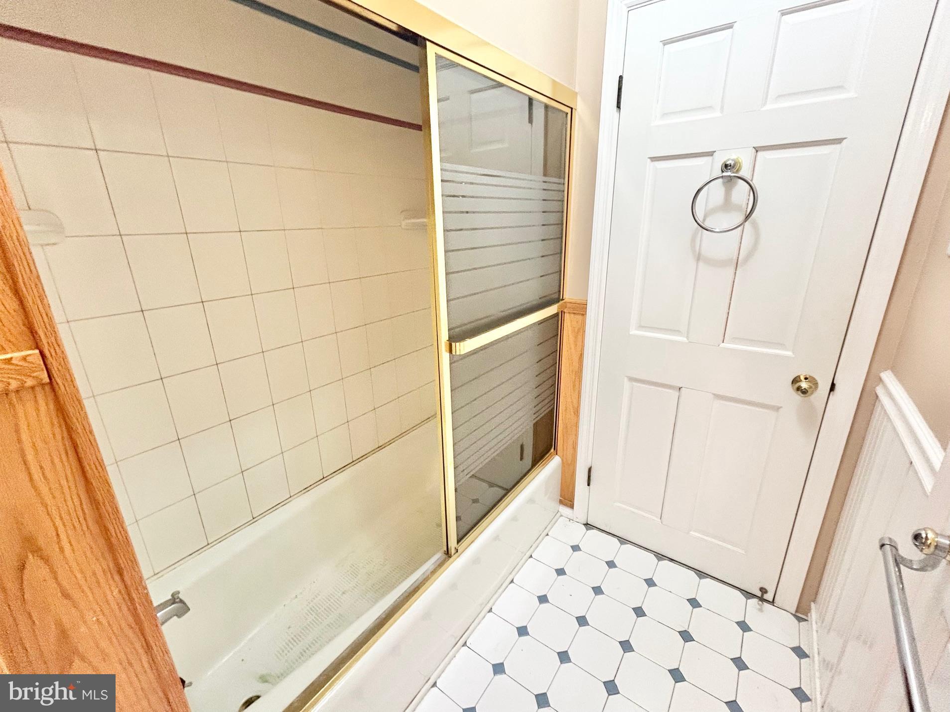 275 Mill Road Burlington, NJ 08016 - Photo 14 of 41 Bathroom
