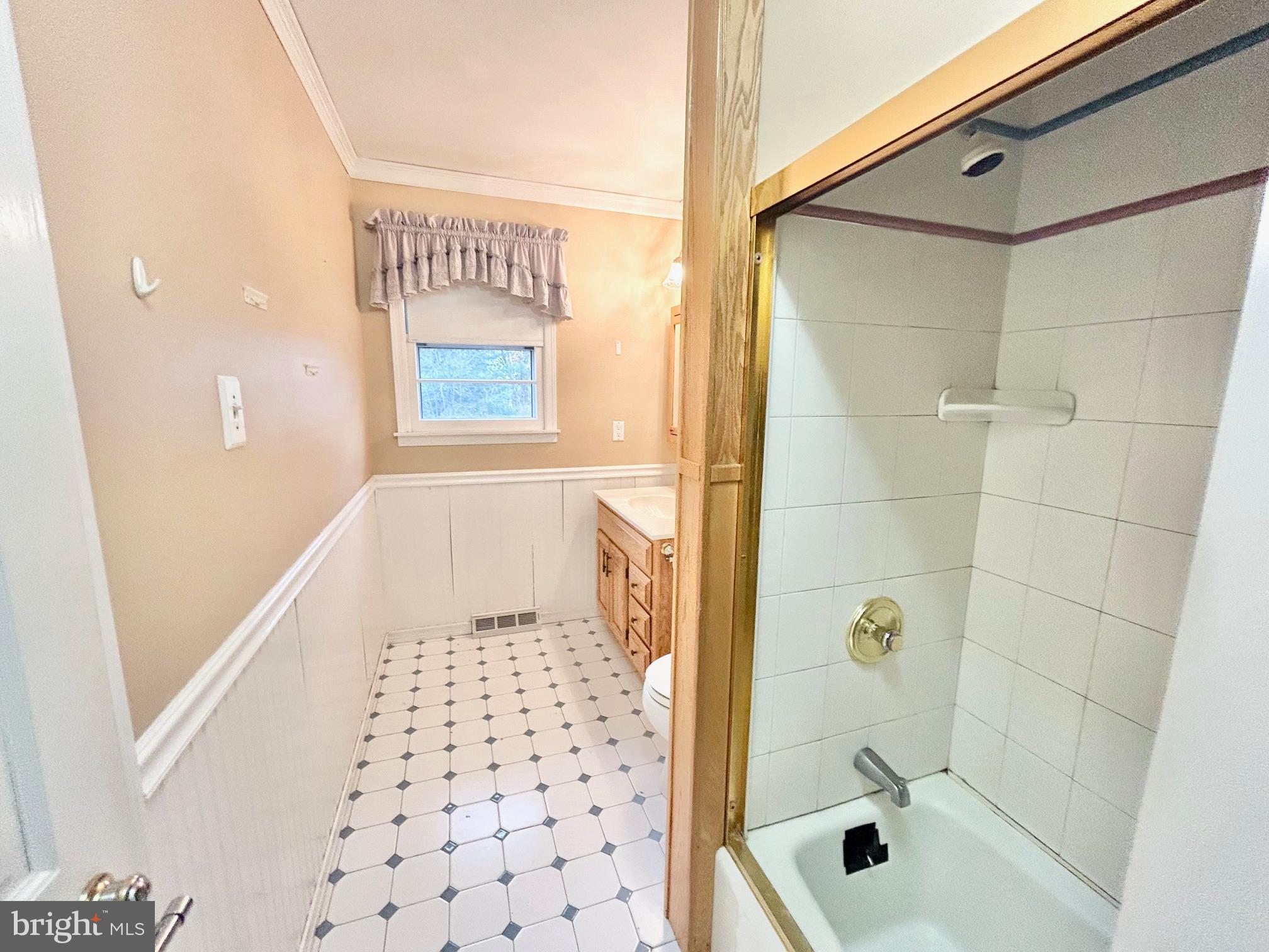 275 Mill Road Burlington, NJ 08016 - Photo 15 of 41 Bathroom