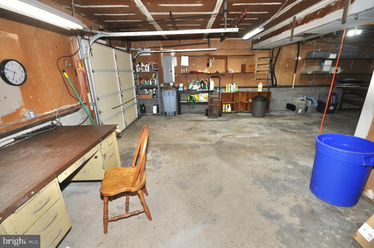 275 Mill Road Burlington, NJ 08016 - Photo 29 of 41 Garage