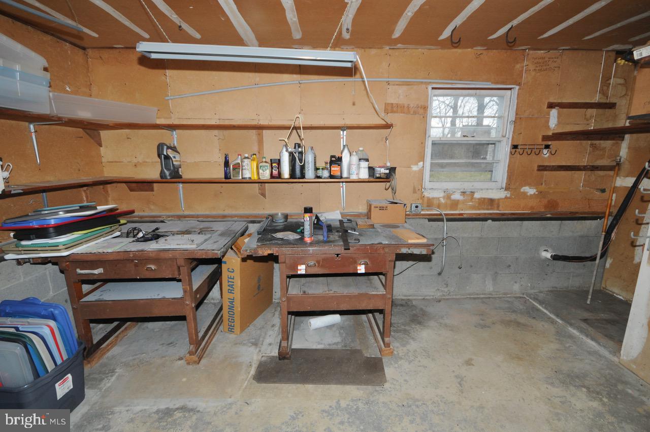 275 Mill Road Burlington, NJ 08016 - Photo 30 of 41 Garage
