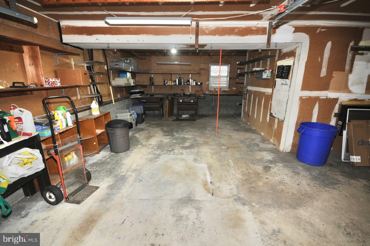 275 Mill Road Burlington, NJ 08016 - Photo 31 of 41 Garage