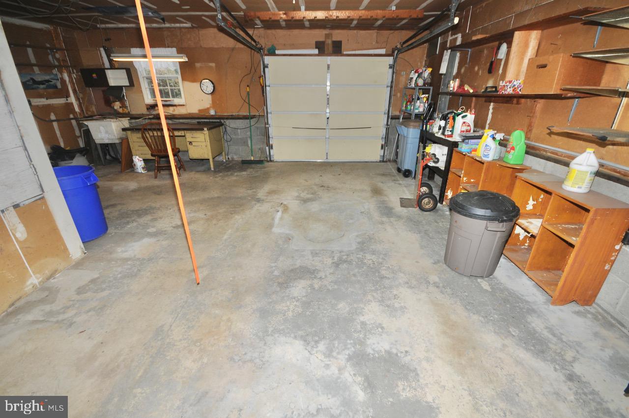 275 Mill Road Burlington, NJ 08016 - Photo 32 of 41 Garage