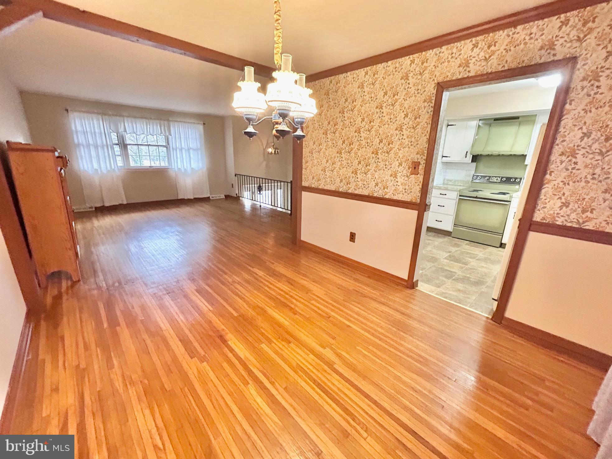 275 Mill Road Burlington, NJ 08016 - Photo 4 of 41 Living/Dining Combo