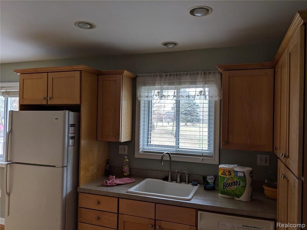 4375 Rohr Road Lake Orion, MI 48359 - Photo 6 of 33 16.jpg
