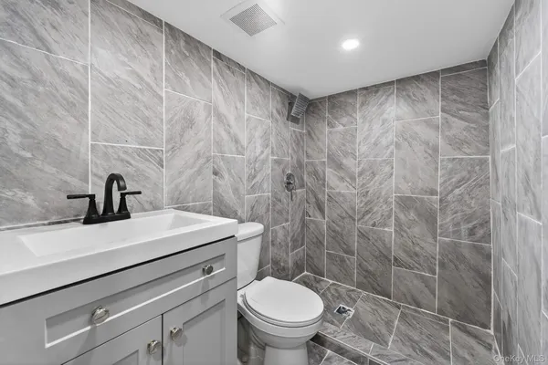 $879,000 | 191-44 113th Avenue | Hollis