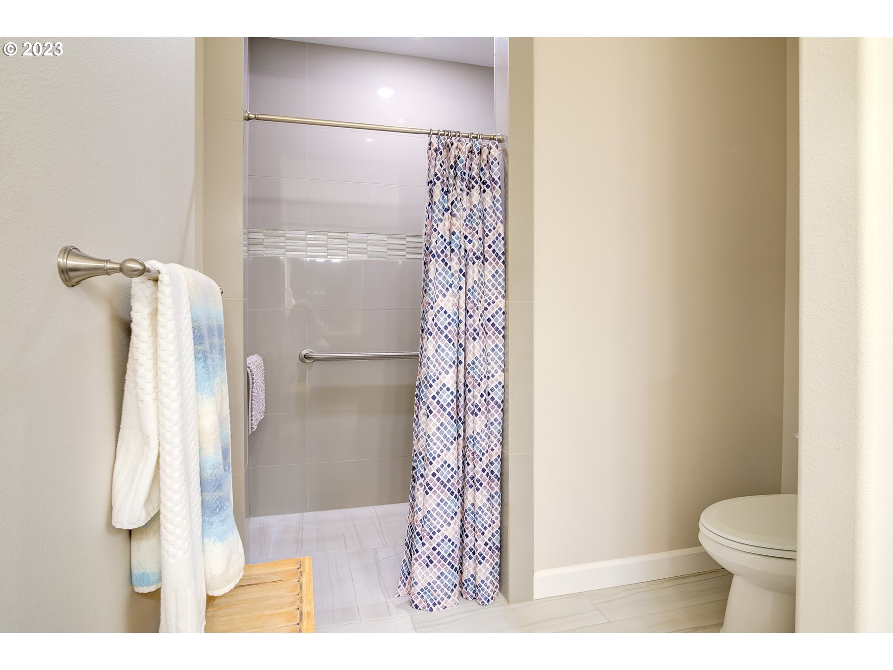 17402 Northeast 16th Avenue Ridgefield, WA 98642 - Photo 25 of 32 a bathroom with a shower and a toilet