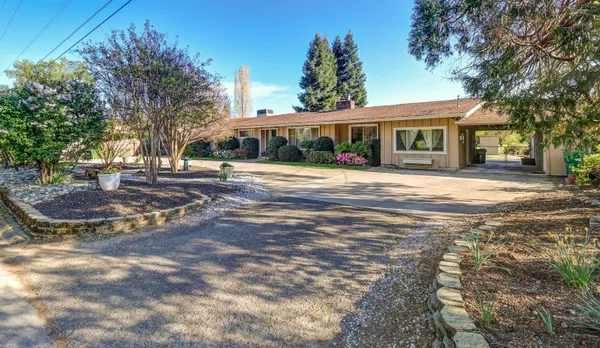 $465,000 | 19279 Grn Acrs West, Redding, CA 96002