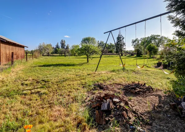 $465,000 | 19279 Grn Acrs West, Redding, CA 96002