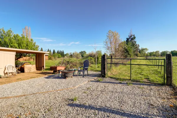 $465,000 | 19279 Grn Acrs West, Redding, CA 96002
