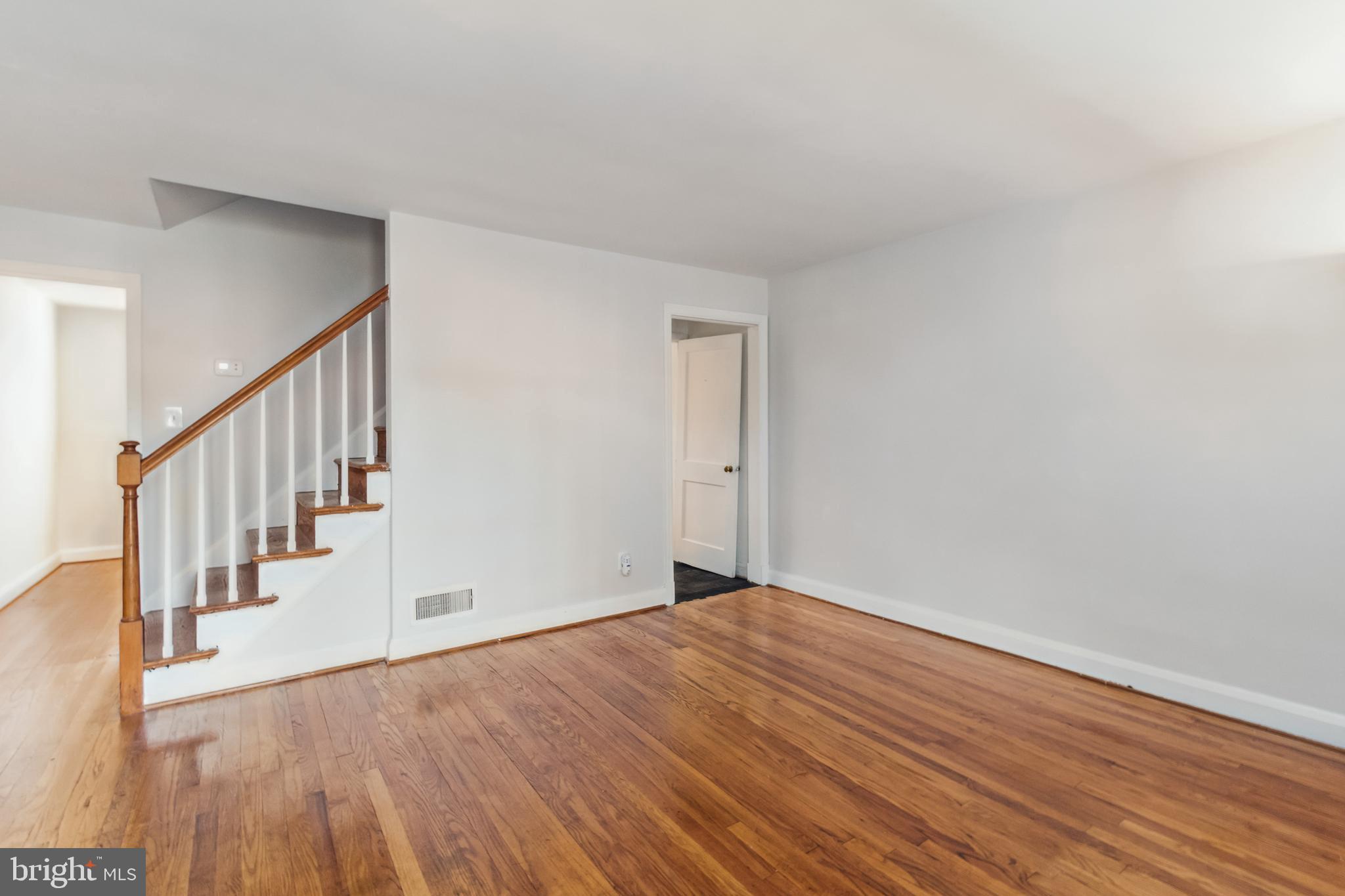 712 Bethnal Road Baltimore, MD 21229 - Photo 3 of 31