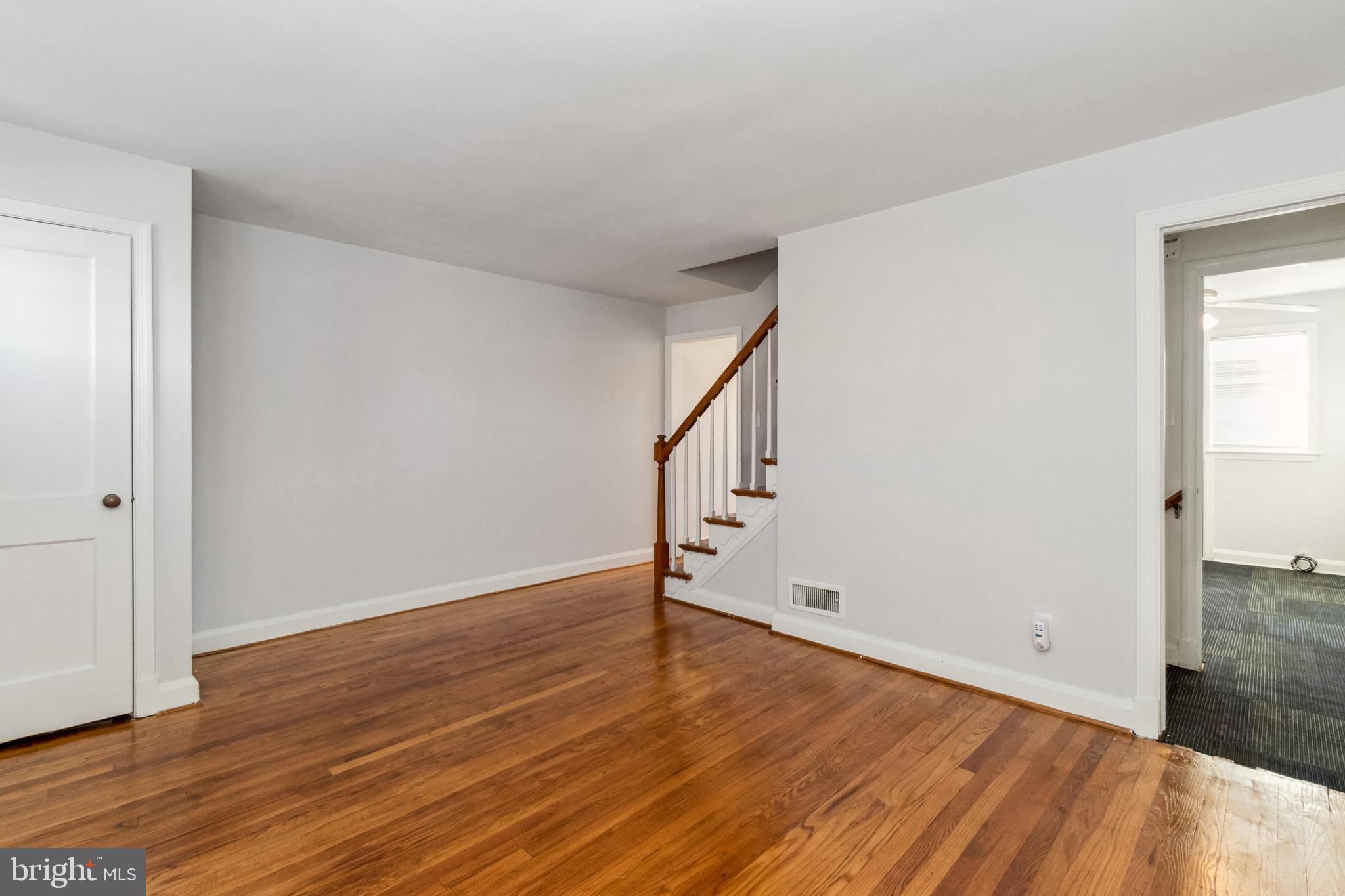 712 Bethnal Road Baltimore, MD 21229 - Photo 4 of 31