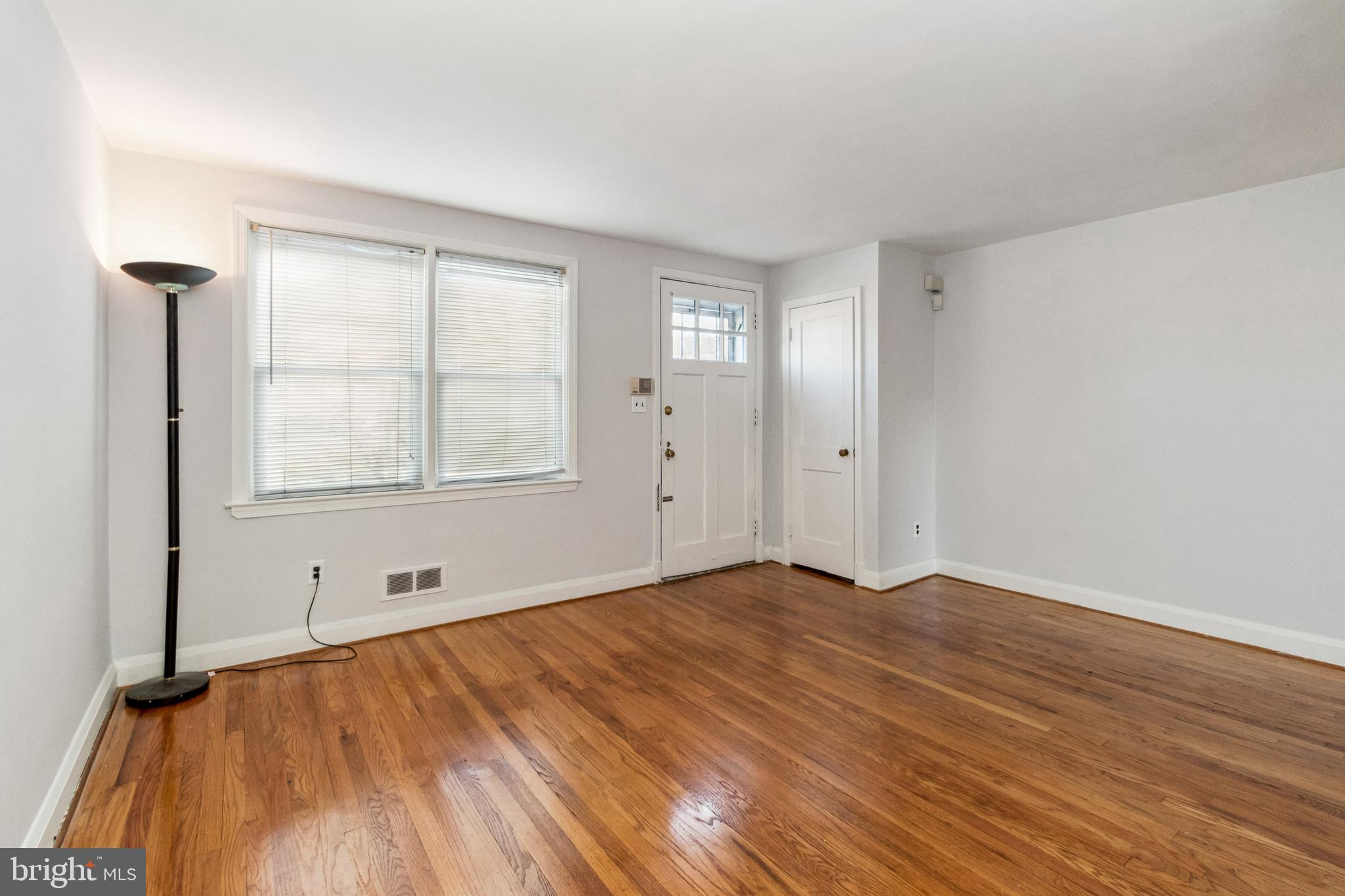 712 Bethnal Road Baltimore, MD 21229 - Photo 5 of 31