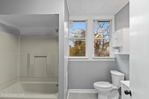 $1,600 | 6 Blakley Court, Unit 2, Troy, NY 12180