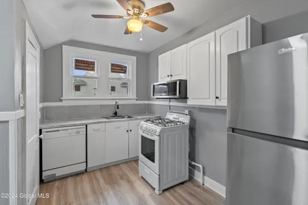 $1,600 | 6 Blakley Court, Unit 2, Troy, NY 12180