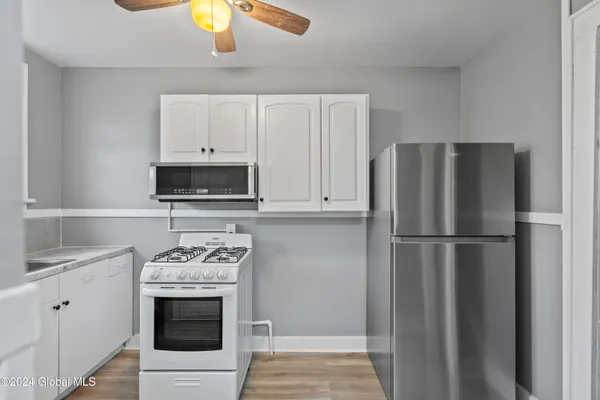$1,600 | 6 Blakley Court, Unit 2, Troy, NY 12180
