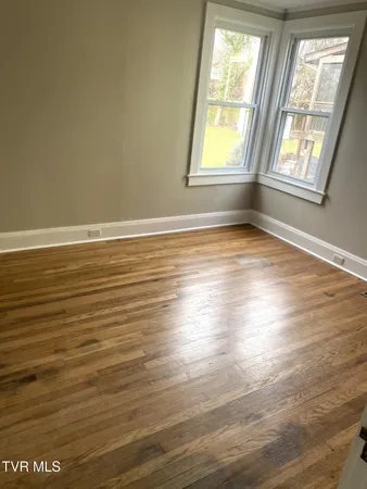 $1,000 | 315 Oak Grove Avenue, Greeneville, TN 37745