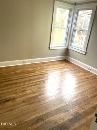 $1,000 | 315 Oak Grove Avenue, Greeneville, TN 37745