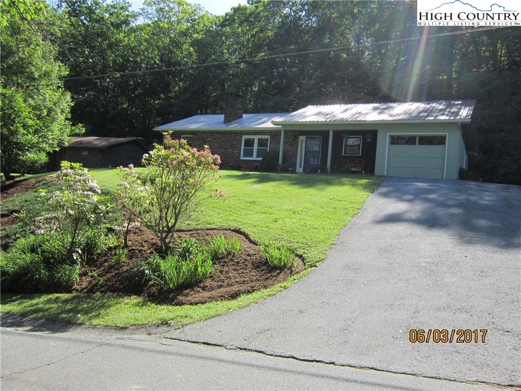 107 Overlook Drive Boone, NC 28607 - Photo 2 of 18 Gallery Image 2