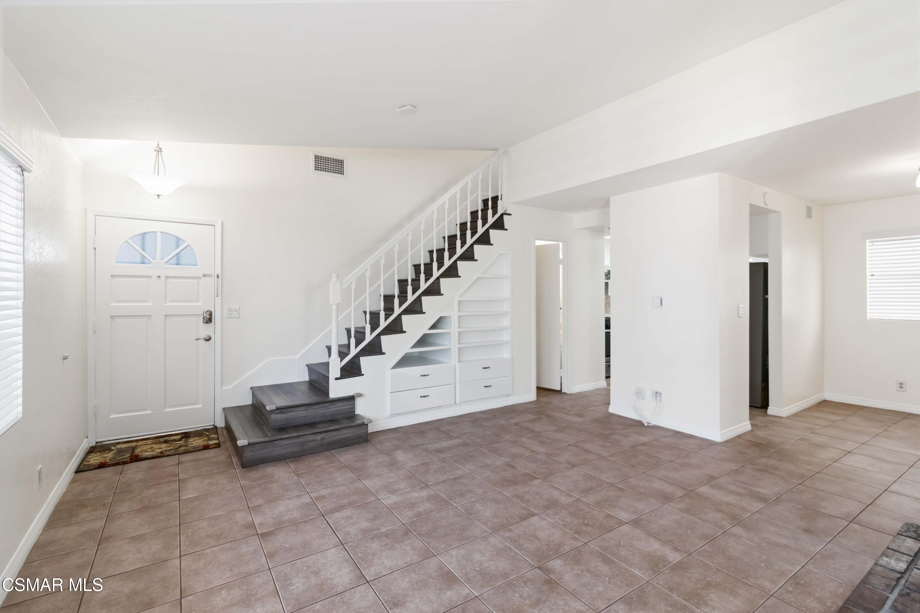 1962 Rory Lane, Unit 1 Simi Valley, CA 93063 - Photo 6 of 42 008