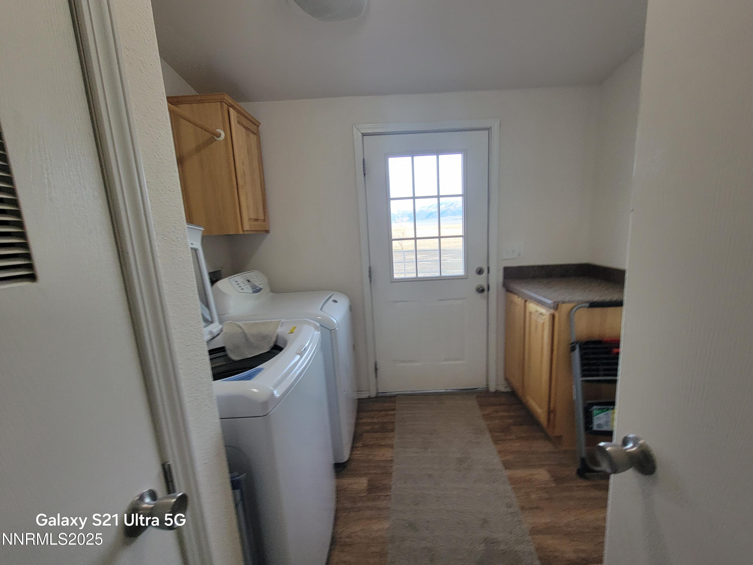 6650 Antelope Circle Austin, NV 89310 - Photo 17 of 25 a bathroom with a sink and toilet