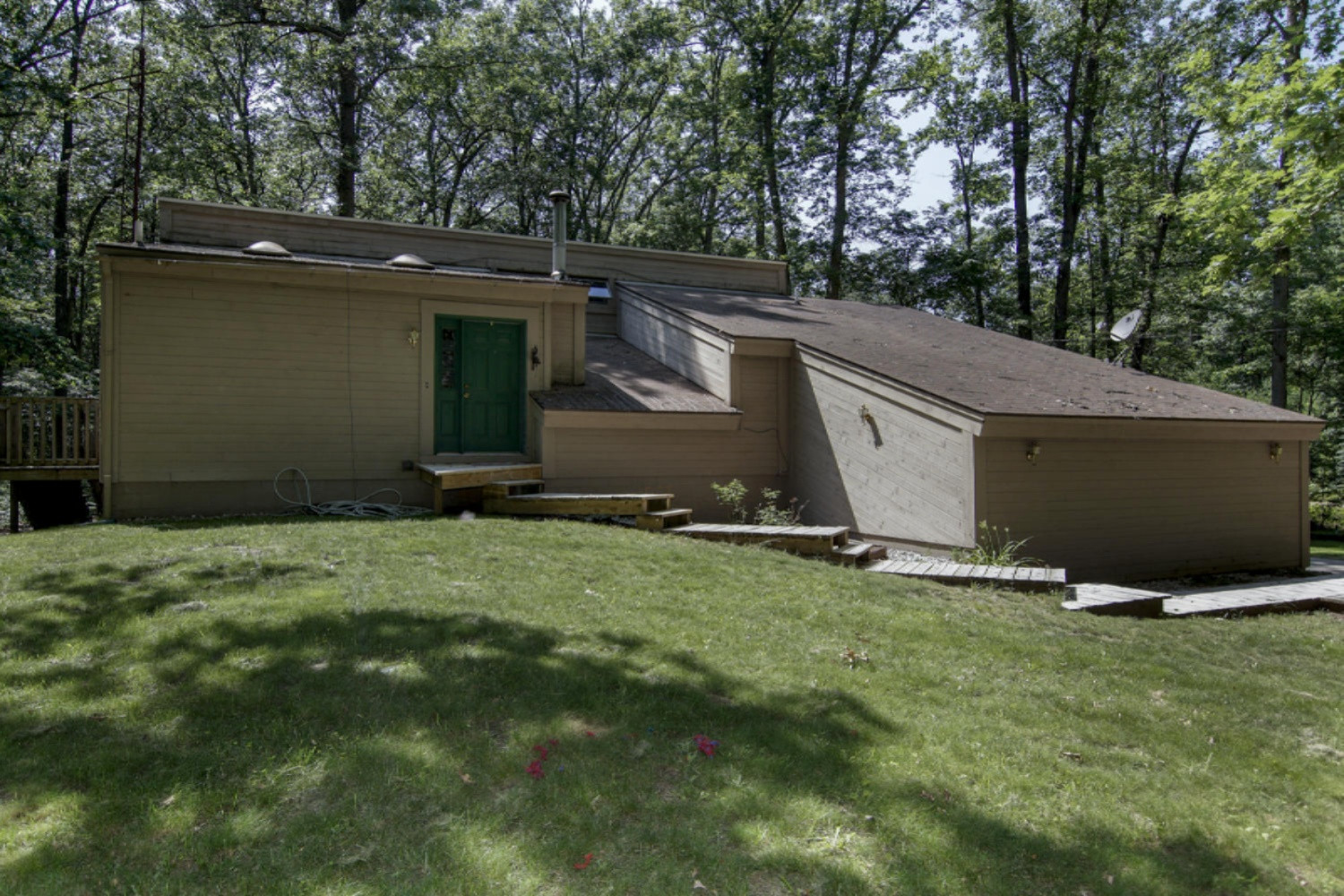 3261 Putnam Road Muskegon, MI 49445 - Photo 2 of 40 2