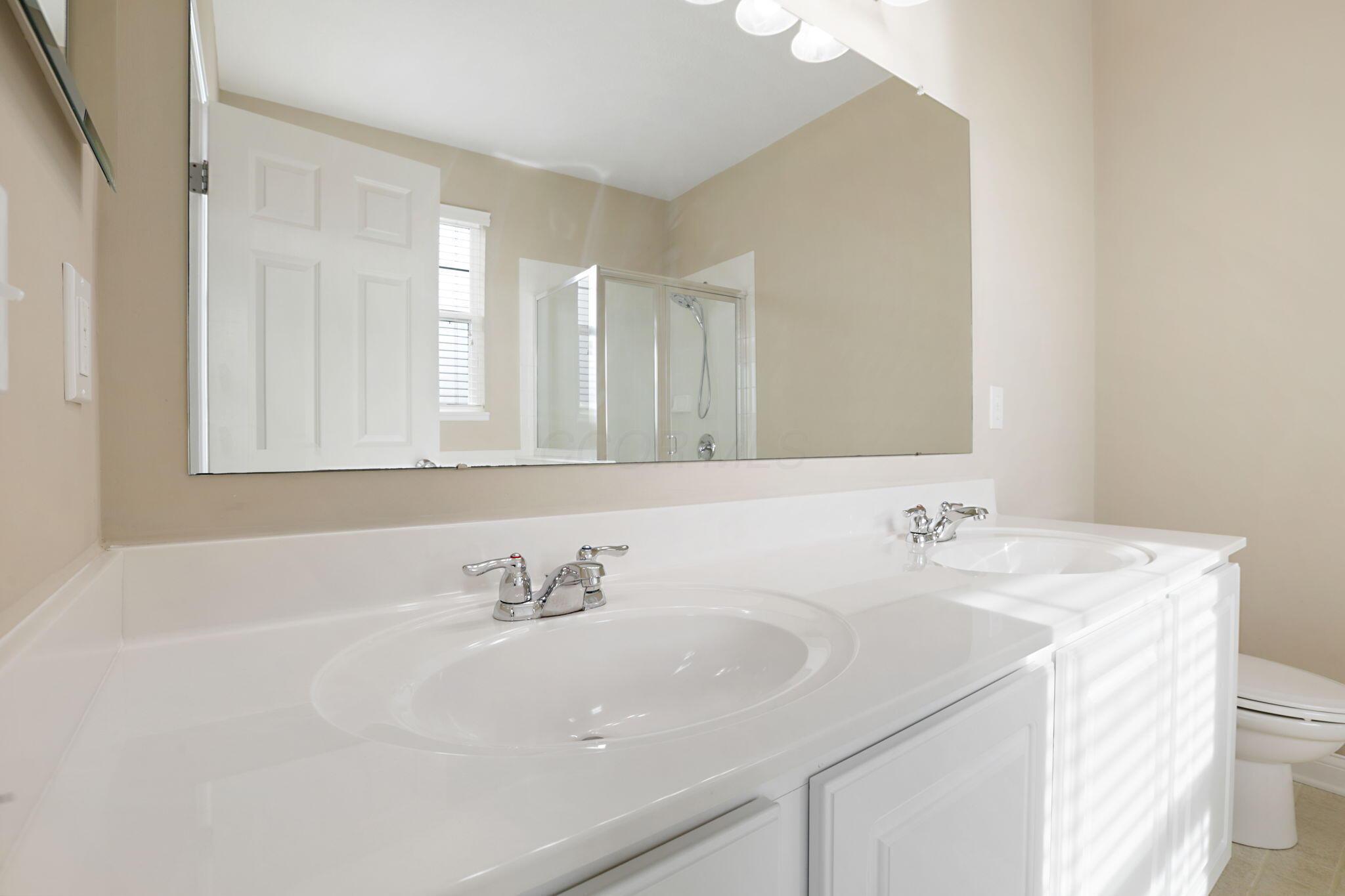 6313 Chetti Drive Columbus, OH 43213 - Photo 30 of 88 Double Vanity Bathroom