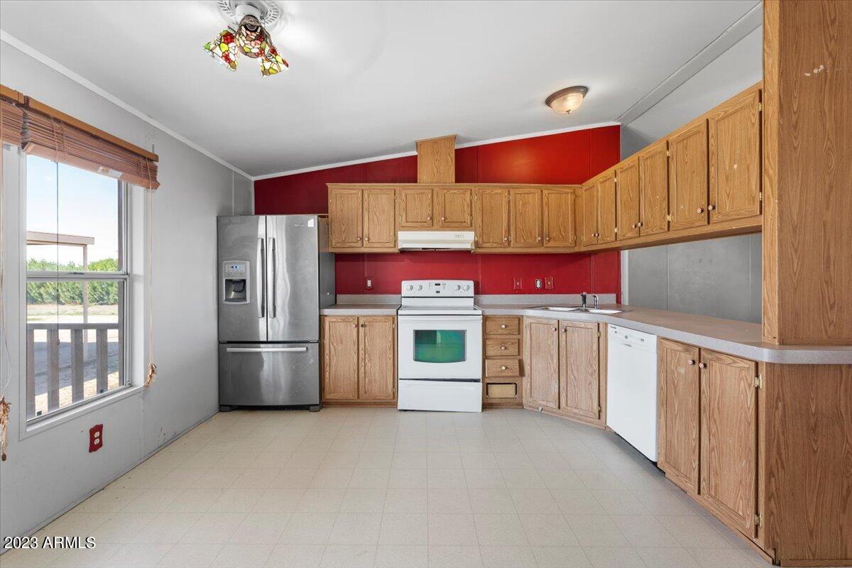 16614 East Ryan Road Gilbert, AZ 85297 - Photo 8 of 16 Kitchen