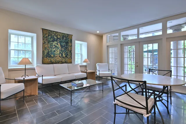 $2,200 | 70 East Scott Street, Unit 408, Chicago, IL 60610