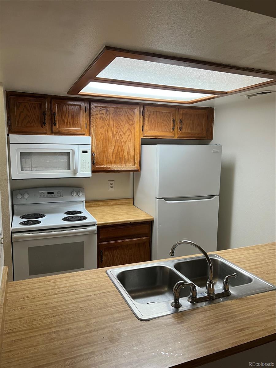 447 South Memphis Way, Unit 5 Aurora, CO 80017 - Photo 3 of 8