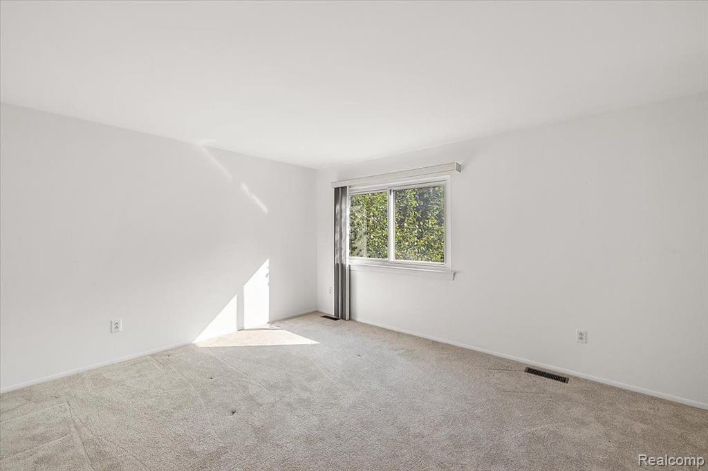 5071 Patrick Road West Bloomfield, MI 48322 - Photo 27 of 30 Gallery Image 27