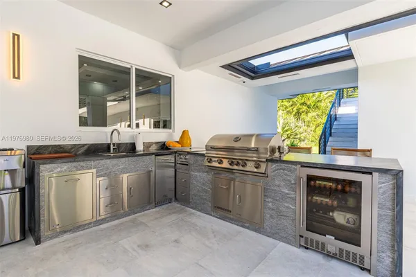 $5,690,000 | 6290 Southwest 130th Terrace, Pinecrest, FL 33156