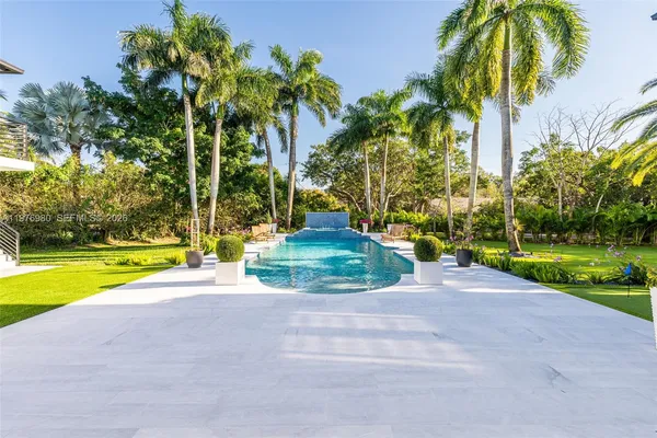 $5,690,000 | 6290 Southwest 130th Terrace, Pinecrest, FL 33156