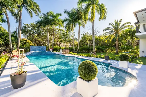 $5,690,000 | 6290 Southwest 130th Terrace, Pinecrest, FL 33156