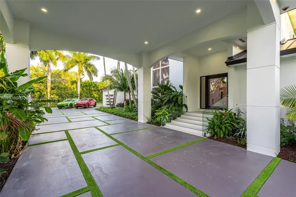 $5,690,000 | 6290 Southwest 130th Terrace, Pinecrest, FL 33156