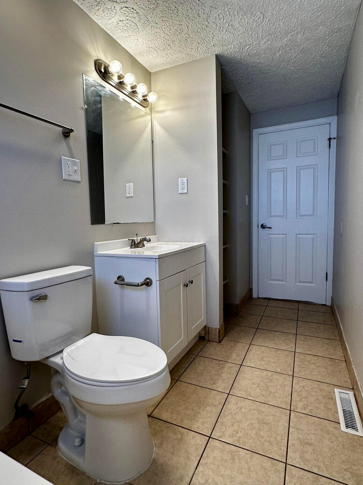 3857 Edendale Road Columbus, OH 43207 - Photo 25 of 34 27_bath3 IMG_0779