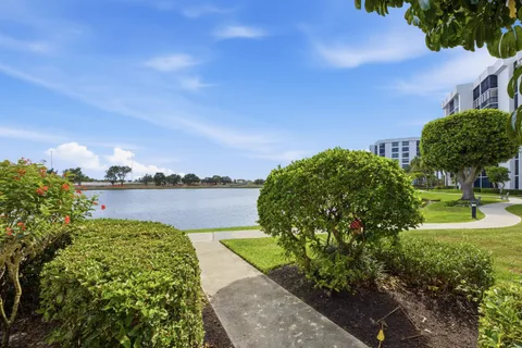 $825,000 | 7768 Lakeside Boulevard, Unit 515, Boca Raton, FL 33434