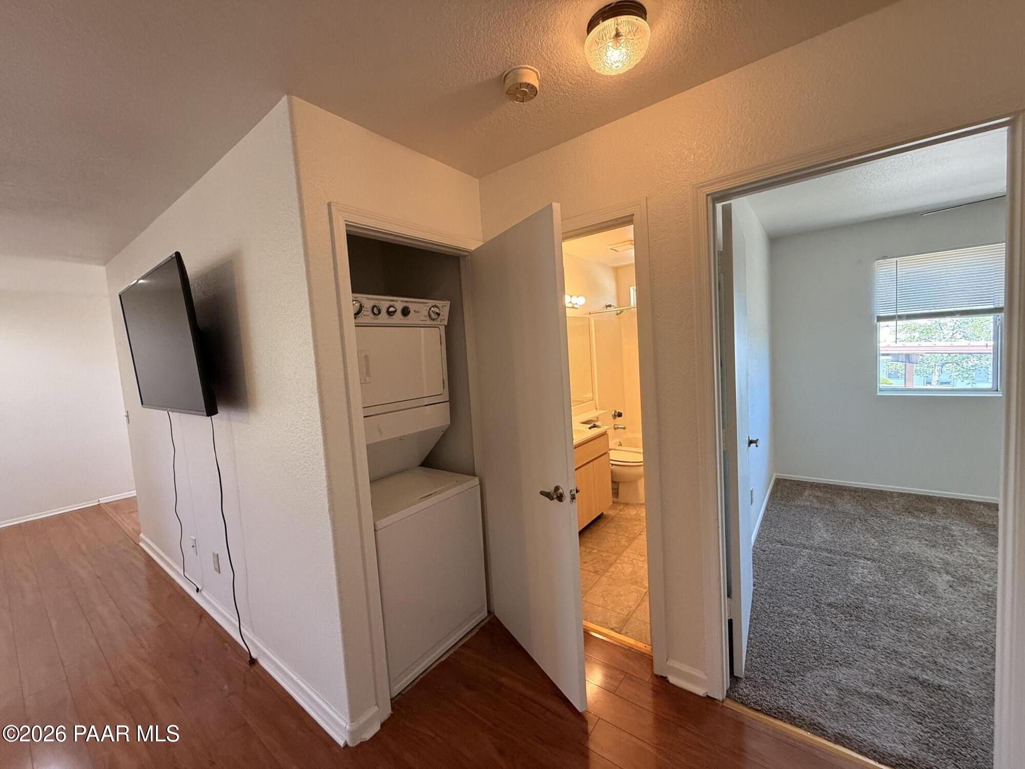 3059 Smokey Road, Unit 21E Prescott, AZ 86301 - Photo 14 of 37 W/D 2nd bath/2nd bedroom