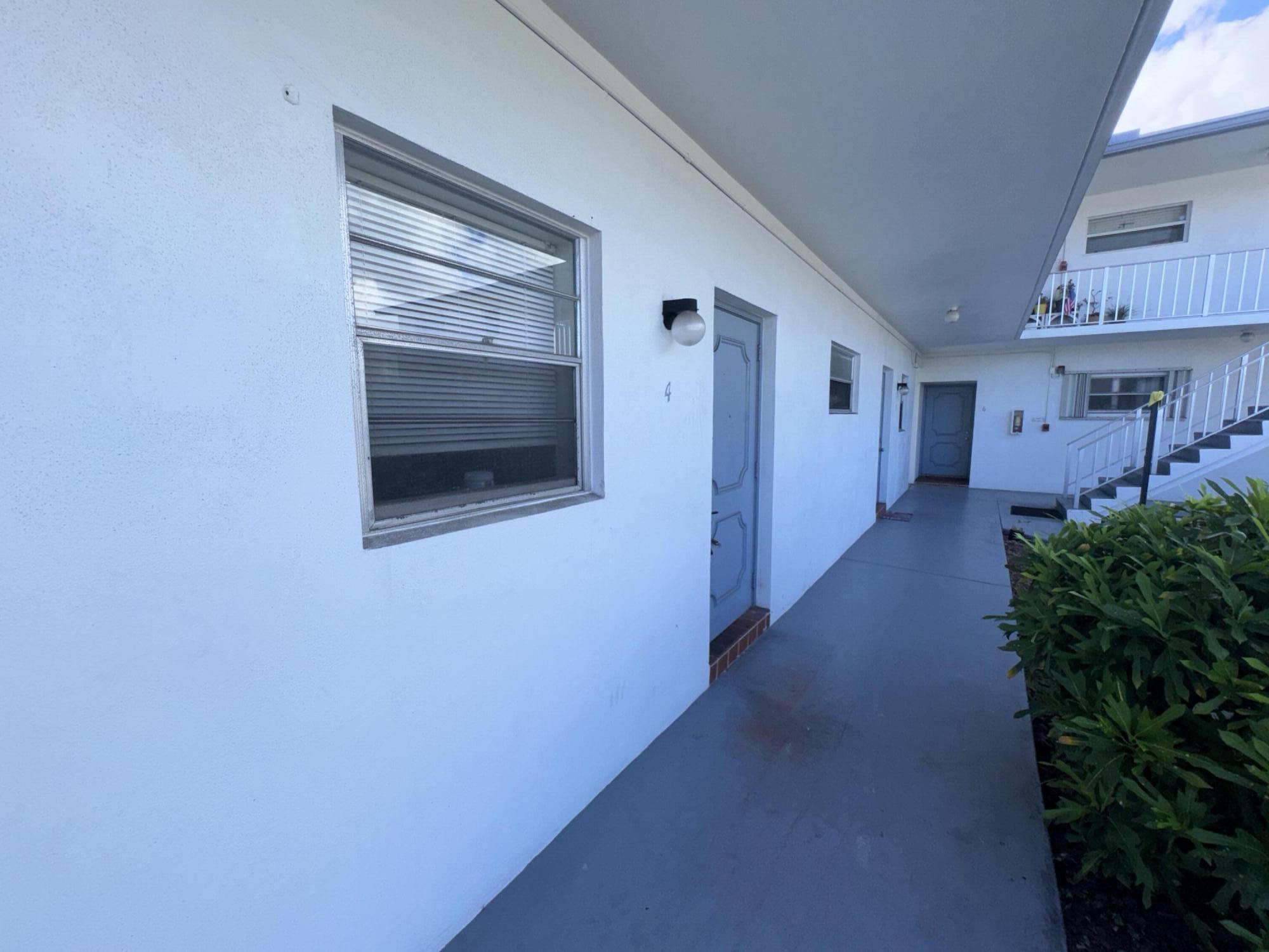 420 West Palm Street, Unit 4 Lantana, FL 33462 - Photo 13 of 21 a living room with furniture