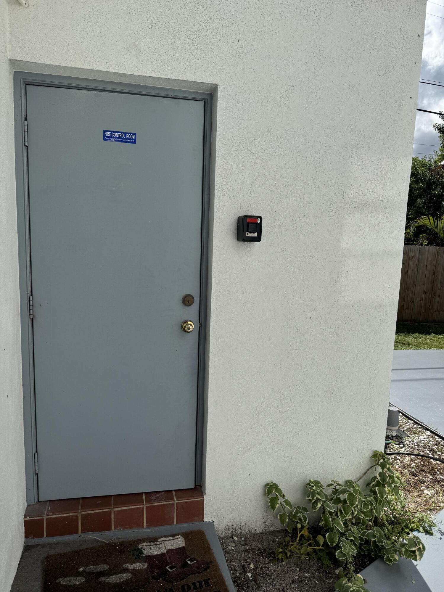 420 West Palm Street, Unit 4 Lantana, FL 33462 - Photo 15 of 21 a view of room