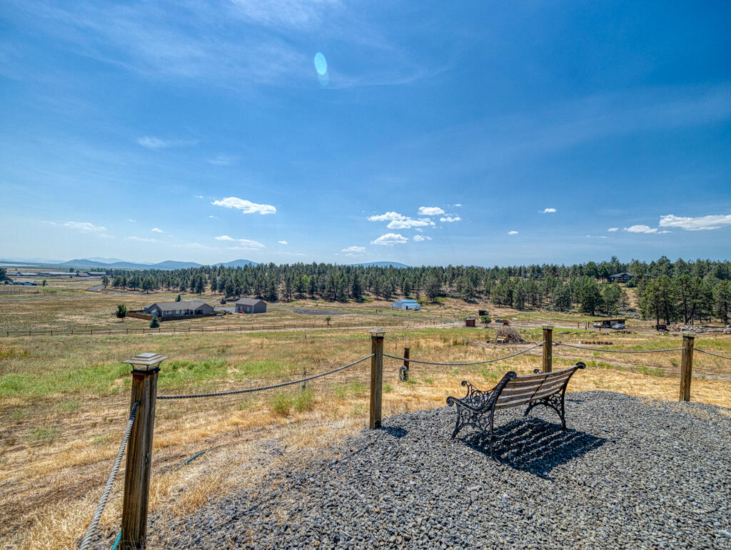 6501 Scottsbluff Road Klamath Falls, OR 97601 - Photo 3 of 36 Scottsbluff-04