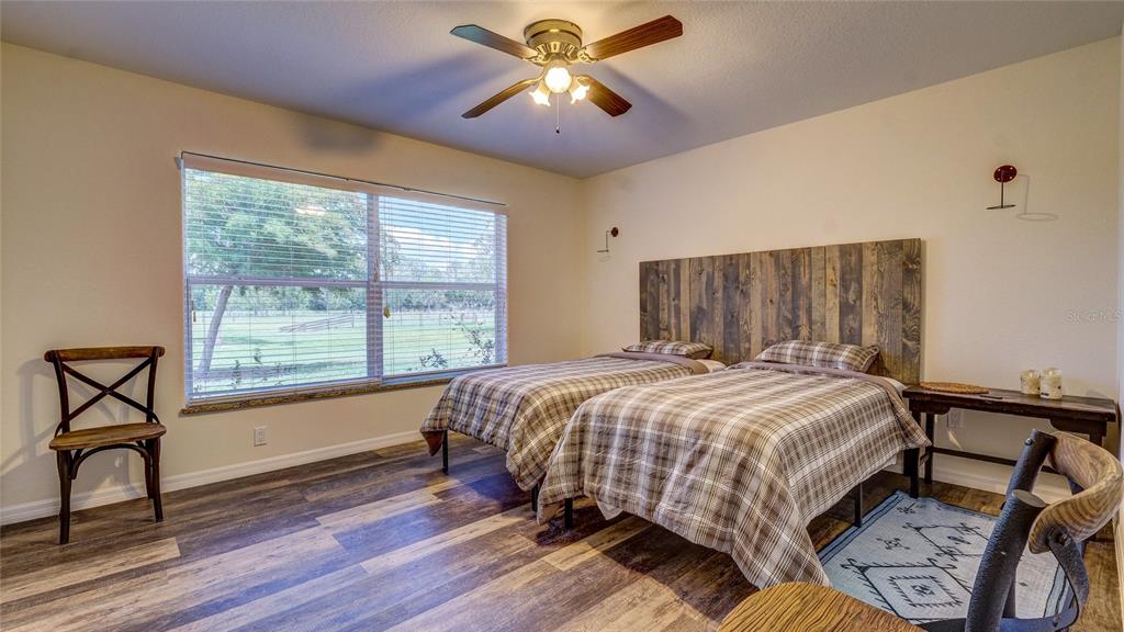 560 Oakford Road Sarasota, FL 34240 - Photo 16 of 48