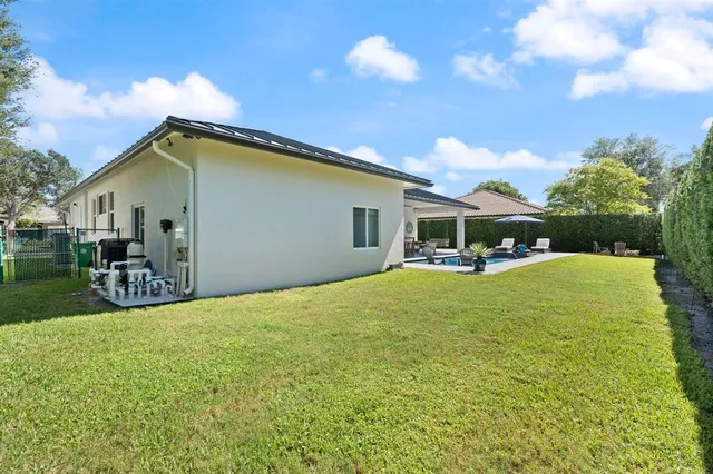 $1,162,500 | 15924 Southwest 61st Court, Davie, FL 33331
