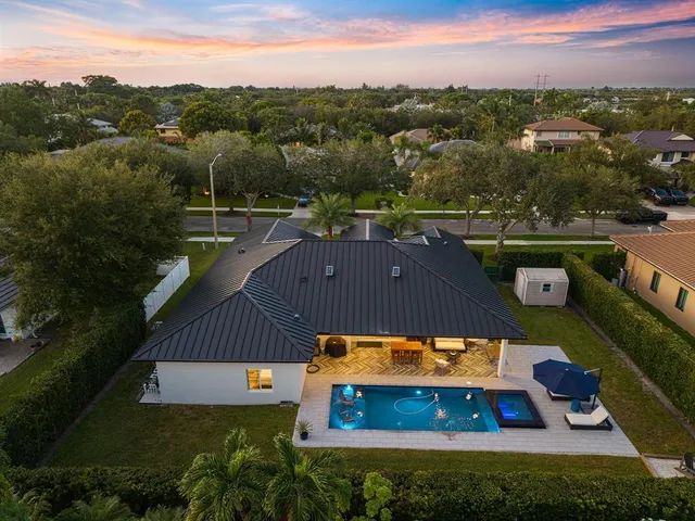 $1,162,500 | 15924 Southwest 61st Court, Davie, FL 33331