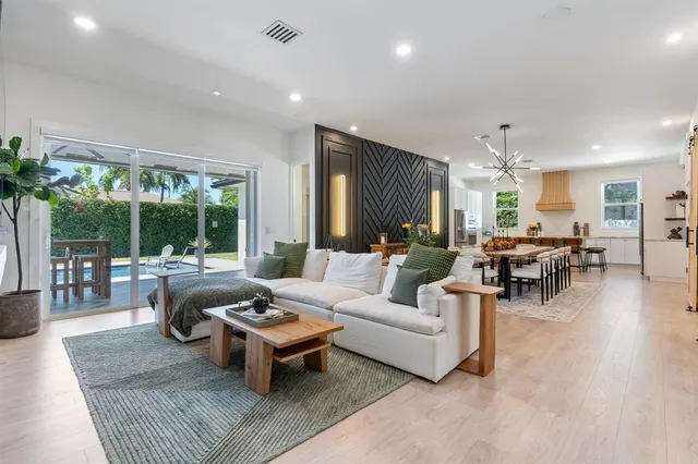 $1,162,500 | 15924 Southwest 61st Court, Davie, FL 33331