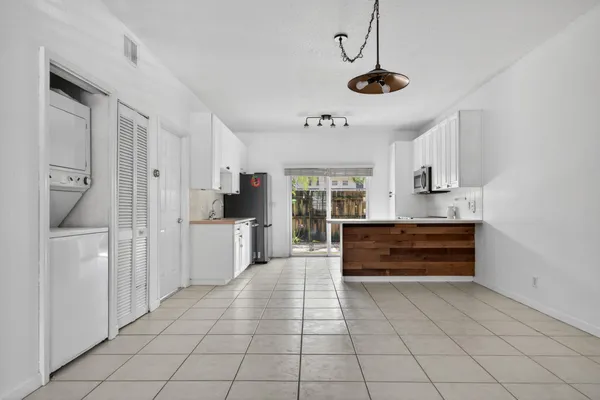 $2,600 | 4902 Washington Street, Unit 4, Hollywood, FL 33021