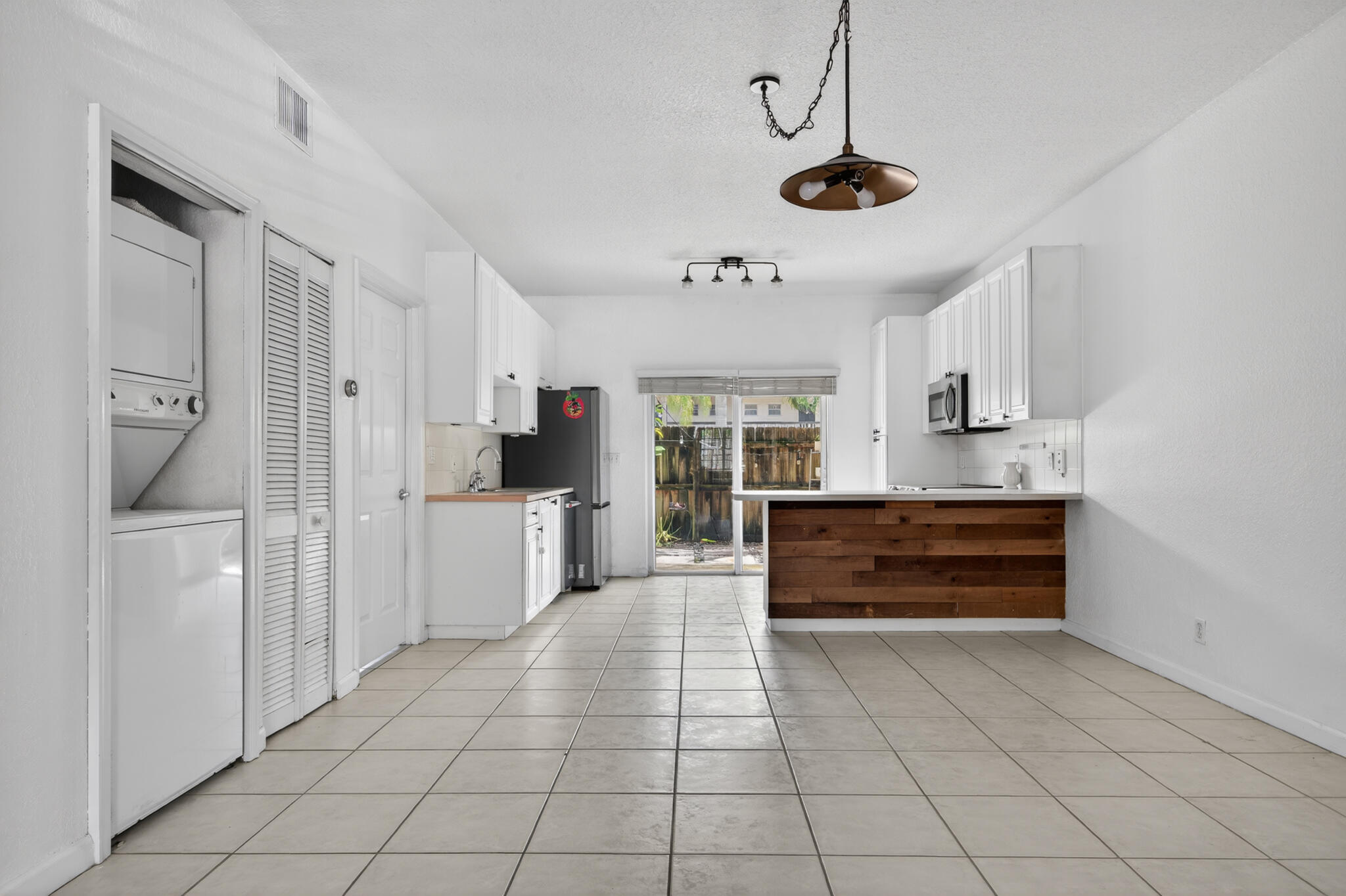 4902 Washington Street, Unit 4 Hollywood, FL 33021 - Photo 4 of 14 4 2