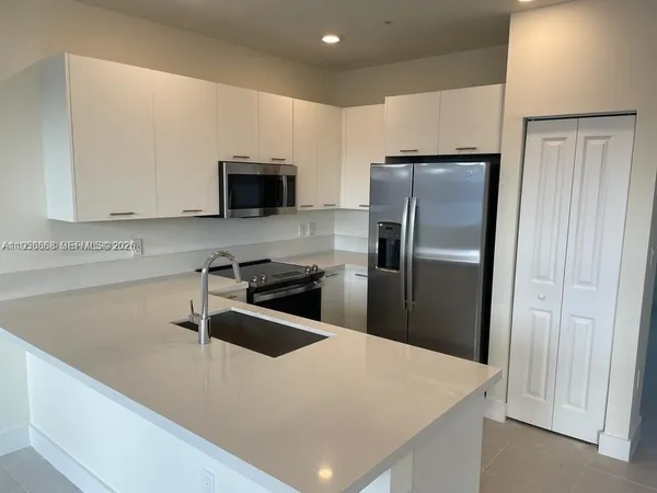 $3,000 | 6453 Northwest 102nd Path, Unit 303, Doral, FL 33178
